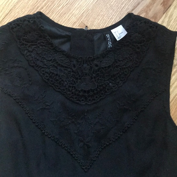 H&M DIVIDED DRESS BLACK SLEEVELESS LACE SIZE 6 - Picture 2 of 4